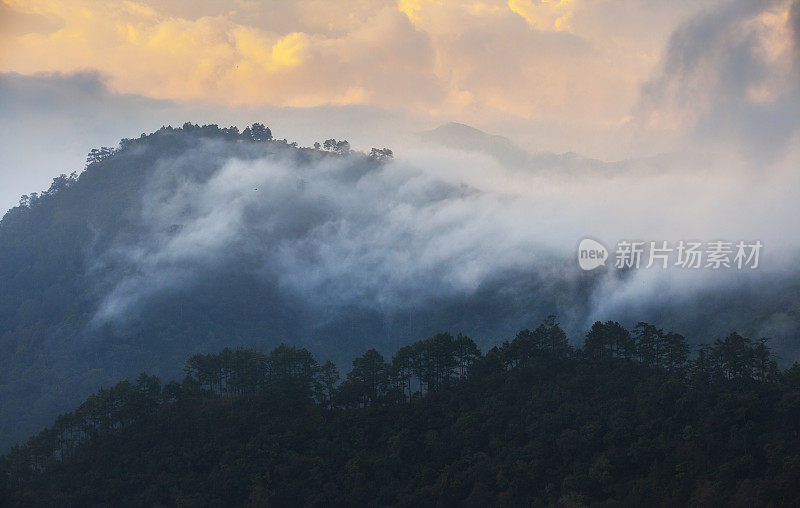 泰国清迈的Doi Chiang Dao，日出时美丽的风景